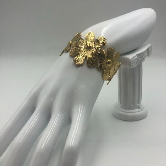 18K Gold Plated Women’s Wide Sunflower Floral Cuff Bracelet Bold Statement - Picture 4 of 11